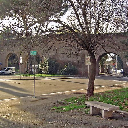 Porta Metronia Apartment Rome Bagian luar foto